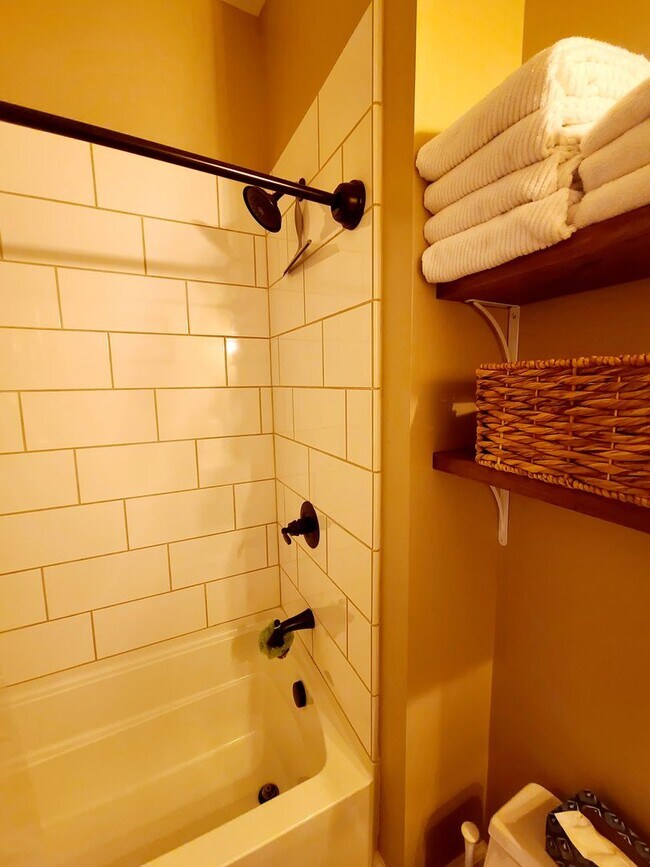 Building Photo - Furnished Lower Town Cottage in Lower Town...