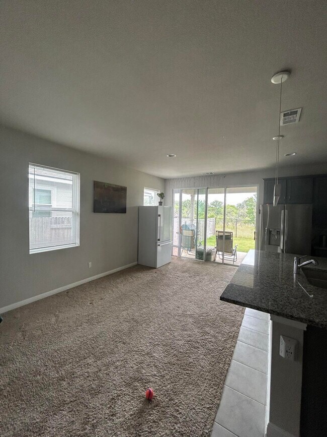 Building Photo - 393 Gaida Loop