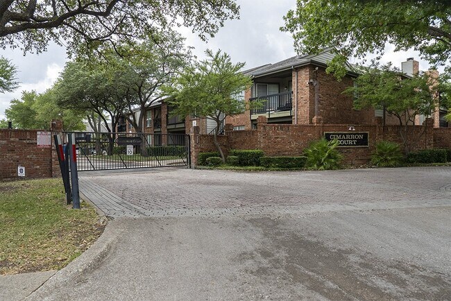 Building Photo - 1 bedroom 1 bath first floor condo unit | ...