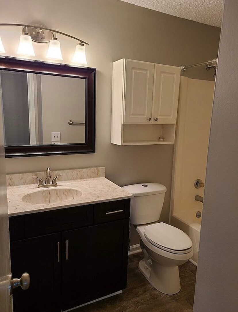 Bathroom - 5661 Hornaday Rd