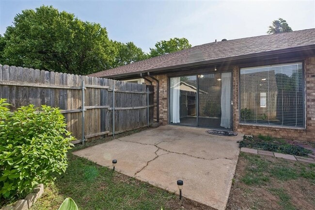 Building Photo - 3703 Southwind Ave