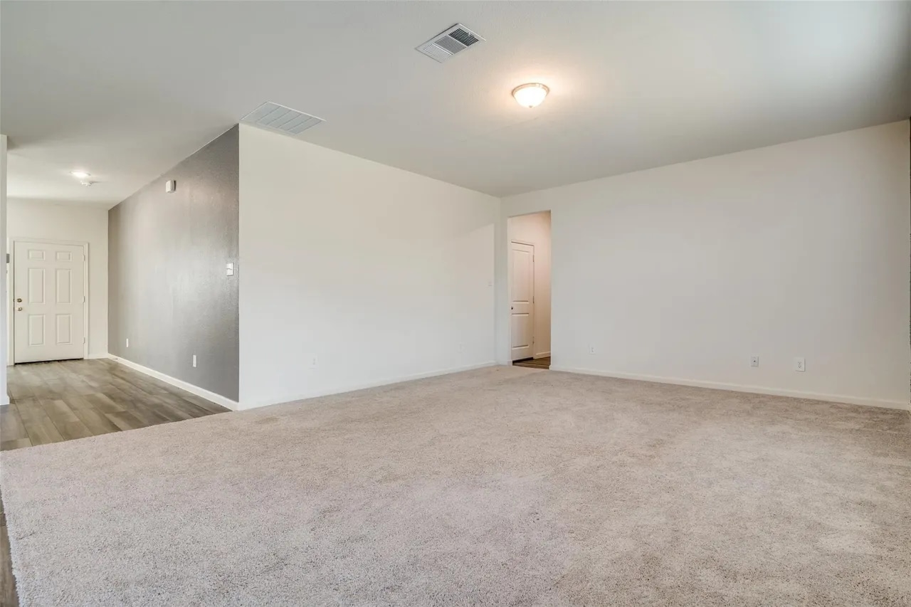 Building Photo - 731 Yorkshire Dr