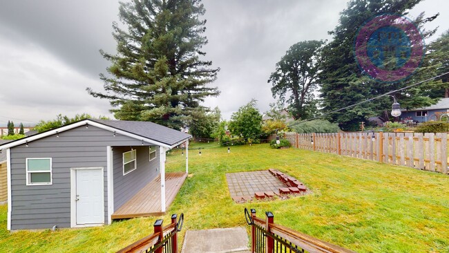 Building Photo - Oregon City - Three Bedroom Bungalow, Comp...