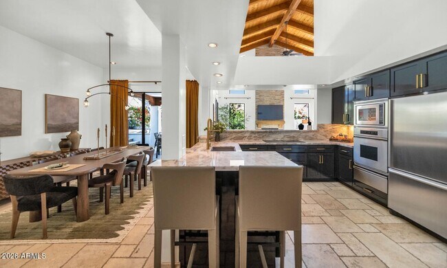 Building Photo - 6198 N 28th Pl