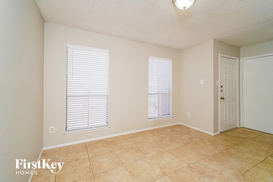 Building Photo - 1702 Jay Schellman St