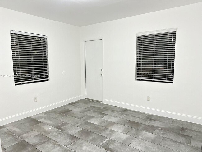 Primary Photo - 501 NW 30th St