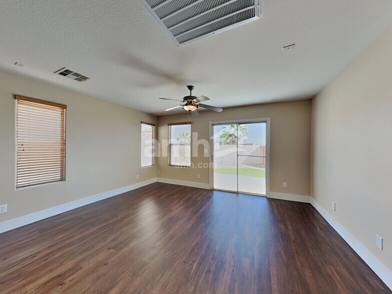 Building Photo - 6490 Albina Creek St