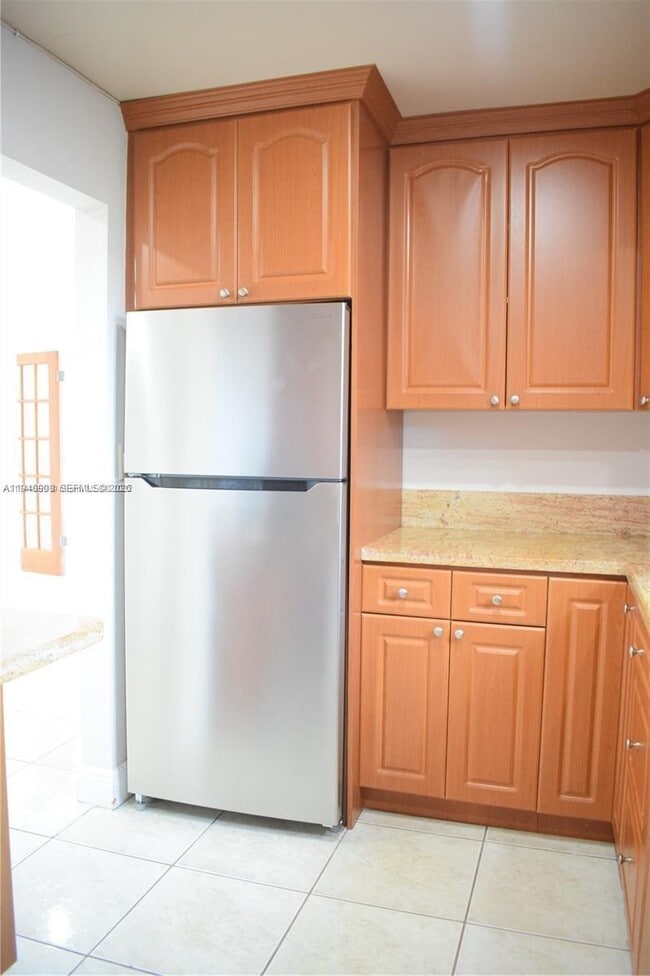 Building Photo - 1020 94th St