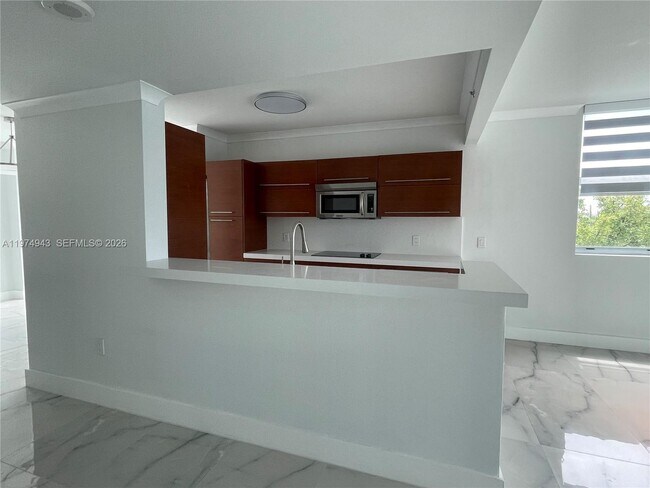 Building Photo - 2681 N Flamingo Rd