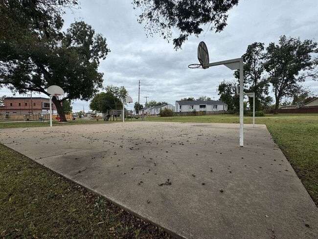 Building Photo - 610 W C St