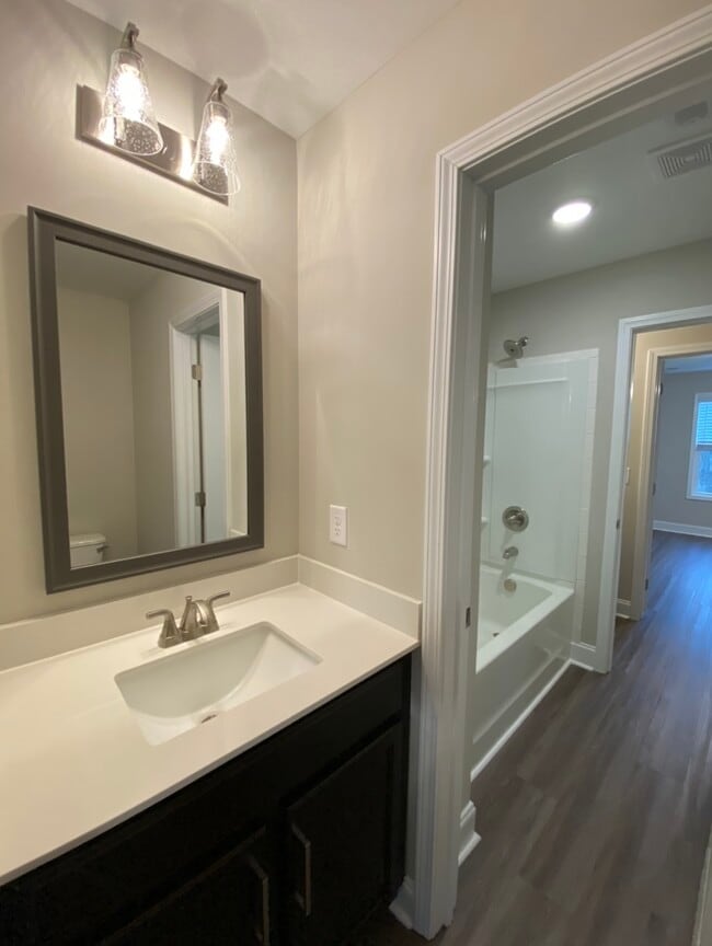 Building Photo - 1027 Glenkirk Dr