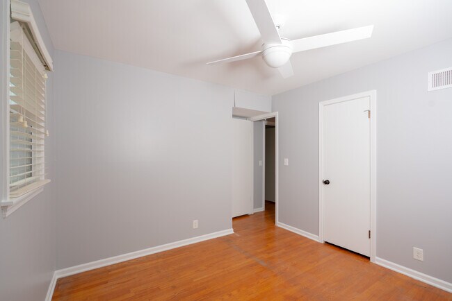 Building Photo - 9300 Outlook Dr