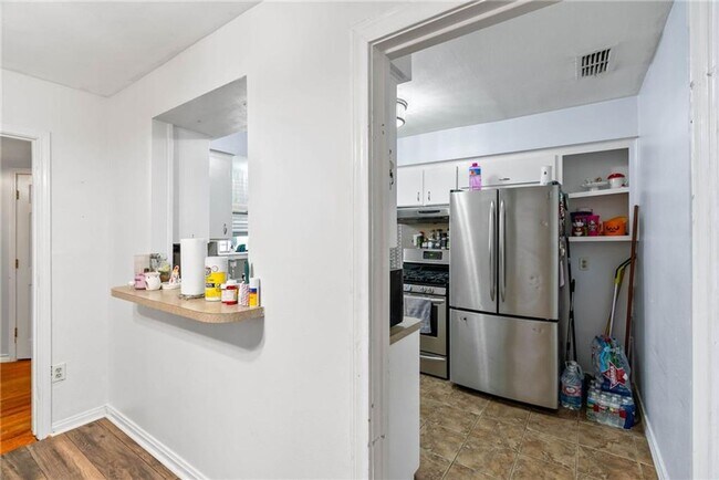 Building Photo - 626 Caddo St