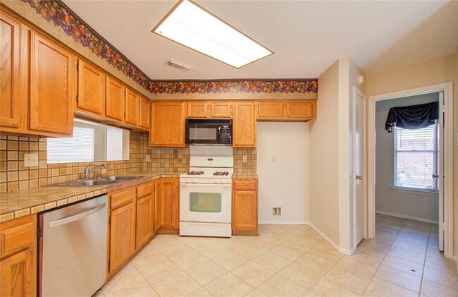 Building Photo - 11810 Stone Bridge Dr
