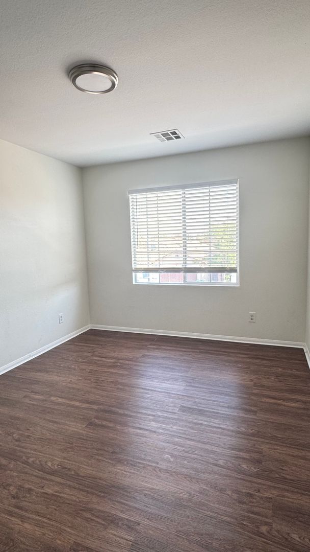 Building Photo - Beautiful home with POOL and spa located n...