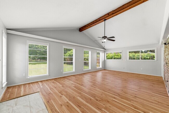 Building Photo - 3507 Lake Ridge Bend