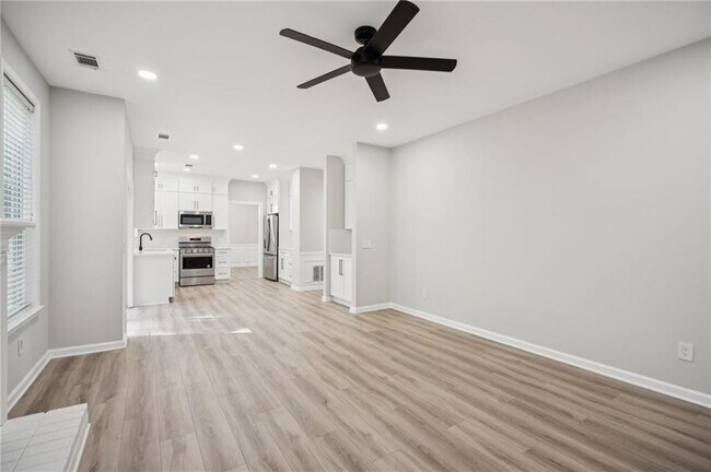 Building Photo - 165 Sable Pointe Dr