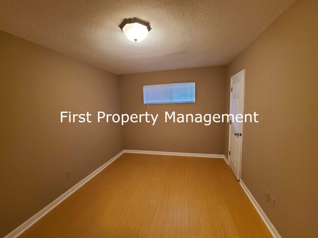Building Photo - 2-bedroom Duplex