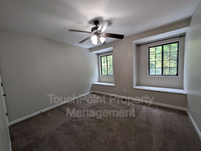 Building Photo - 9111 Sharonbrook Dr