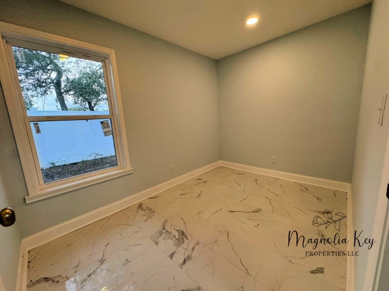 Building Photo - 403 73rd Ave N