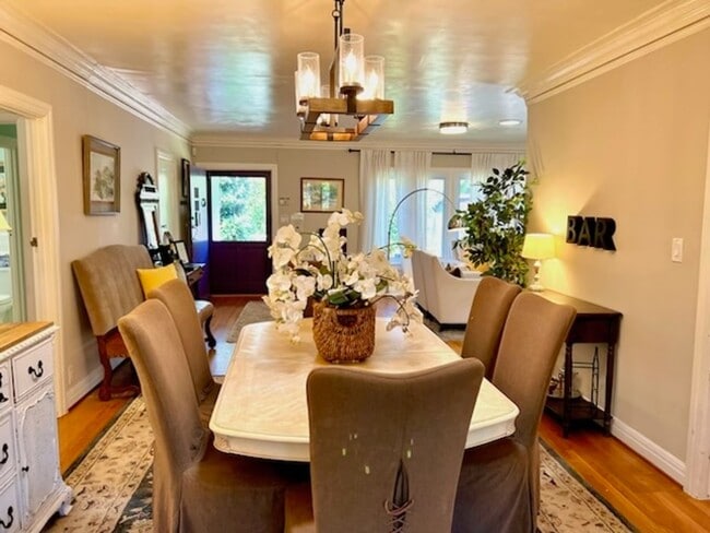 Building Photo - Fully Furnished Tranquil Downtown Home - Available Now!