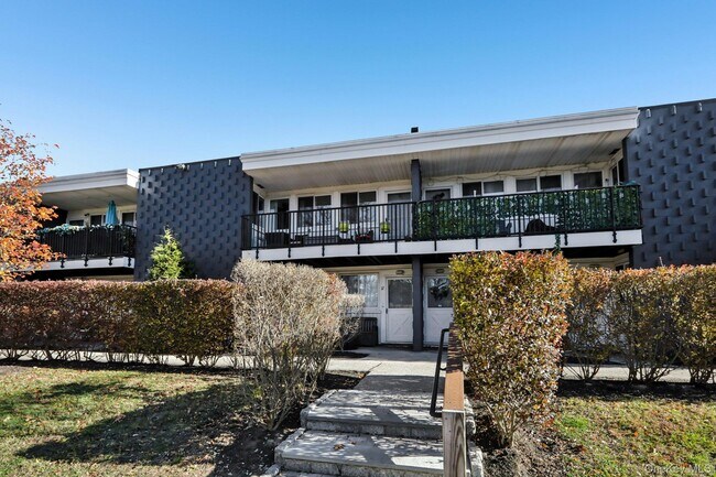 Building Photo - 4 Wyndover Woods Ln