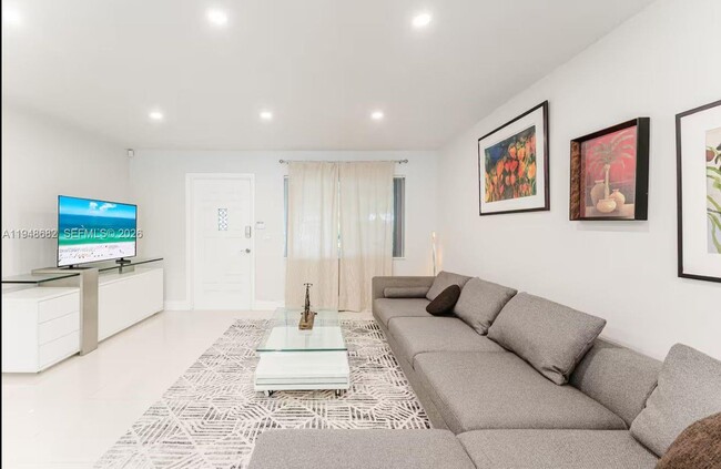 Building Photo - 4017 Monroe St