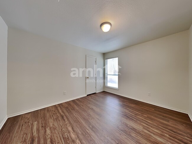 Building Photo - 512 Timber Dr