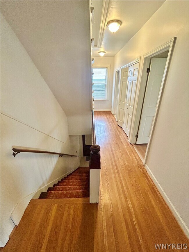 Building Photo - 40 Oakland Pl