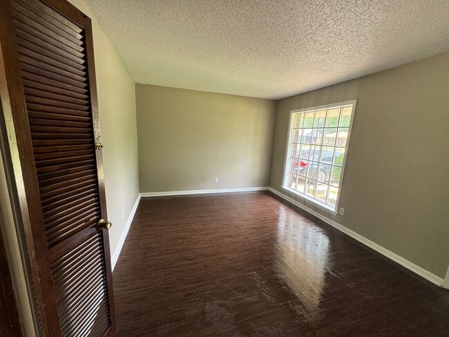 Building Photo - Charming 3-Bedroom Home in Memphis Comfort & Convenience Await!