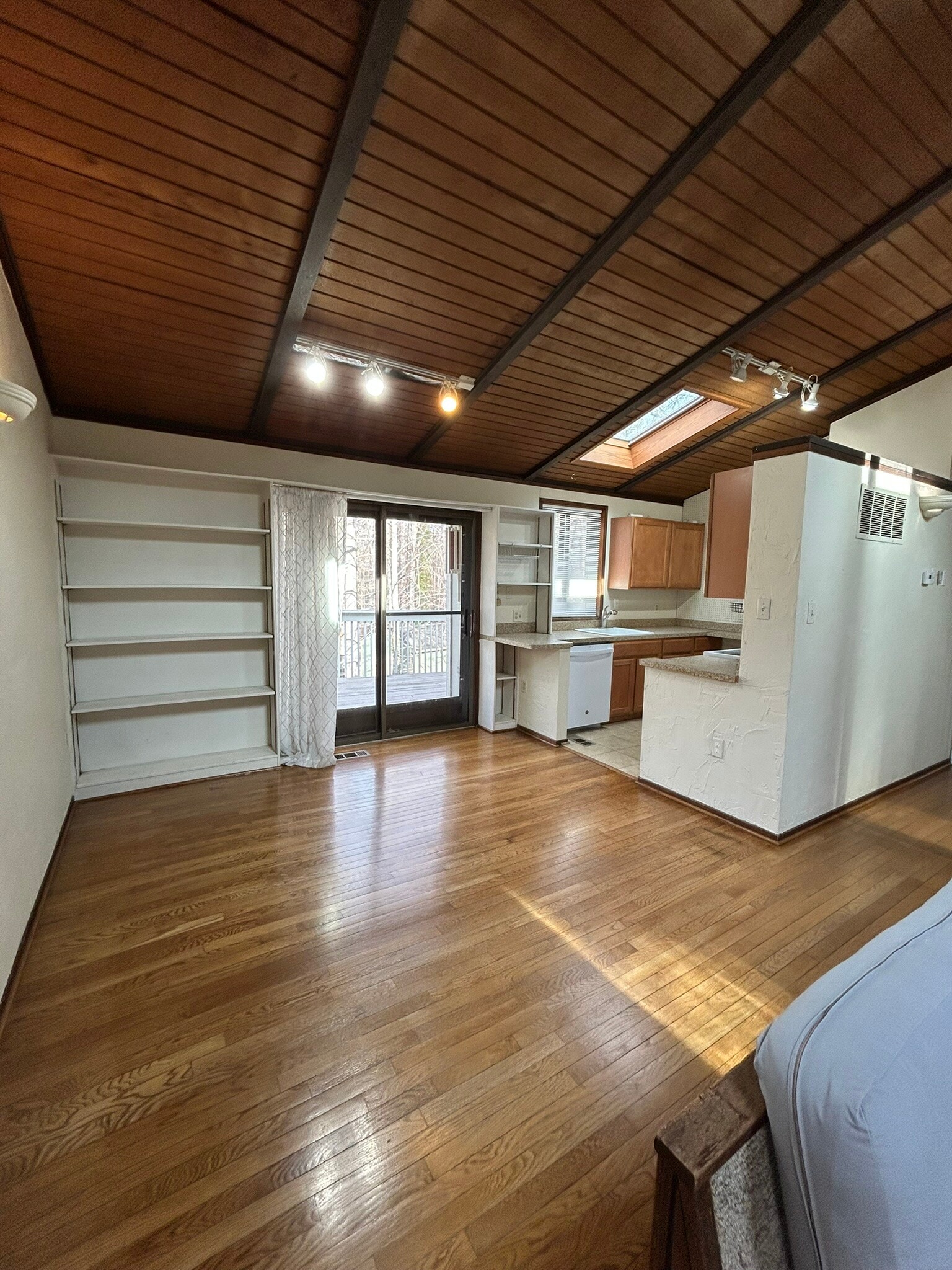 Building Photo - 6278 Occoquan Forest Dr