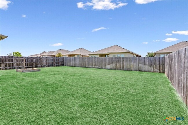 Building Photo - 515 Cross Dr.