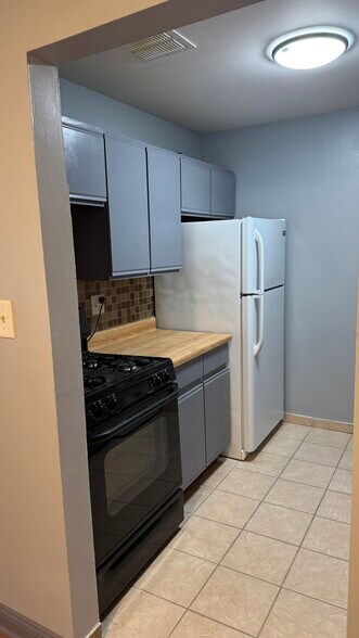 Building Photo - 9970 S 84th Ter