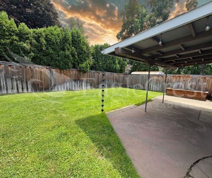 Building Photo - Three Bedroom, Two Bathroom House with Fenced Yard and Outdoor Fireplace