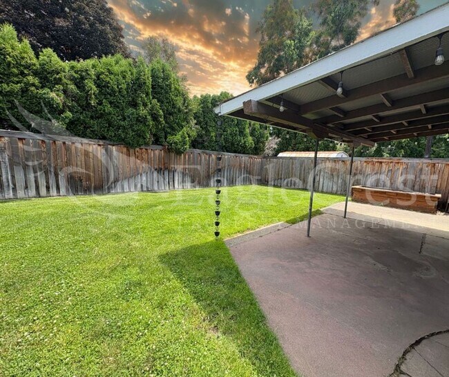 Building Photo - Three Bedroom, Two Bathroom House with Fenced Yard and Outdoor Fireplace