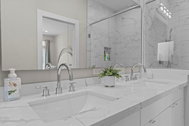 Building Photo - 851 Prosper St