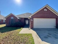 Building Photo - 2026 Brooke Dr