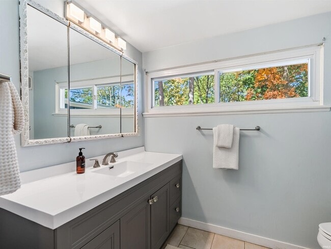 Building Photo - 2924 Santa Rosa Dr