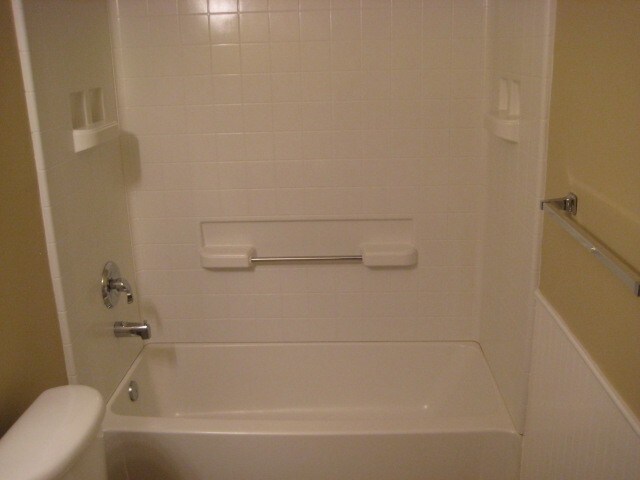 Building Photo - 2649 Sutherland Dr