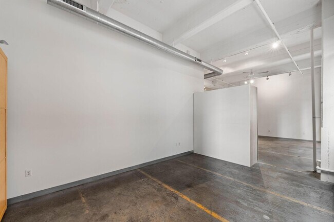 Building Photo - 700 N Washington Ave