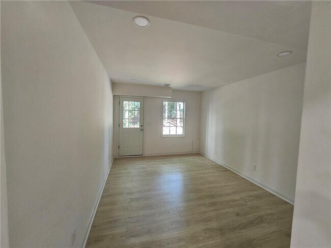 Building Photo - 2530 Wellsley Ln