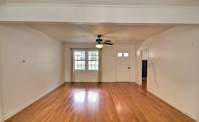 Building Photo - 487 S Center St