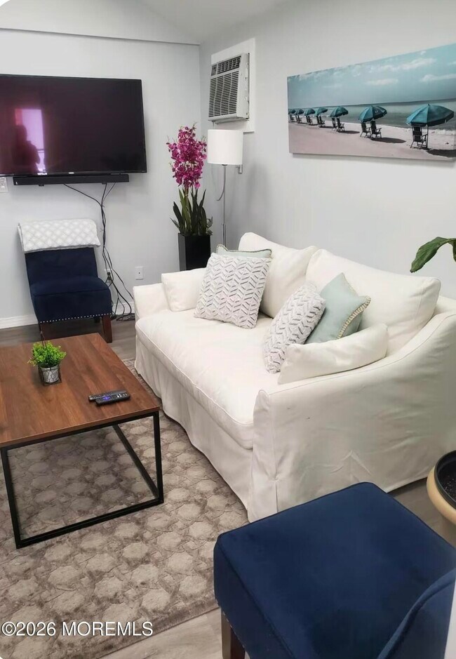 Building Photo - 170 1st Ave