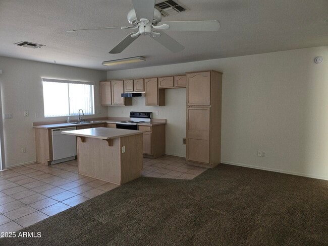 Building Photo - 8746 W Manzanita Dr