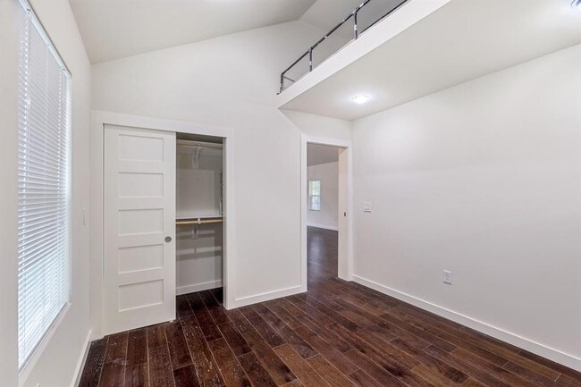 Building Photo - 7511 Carver Ave