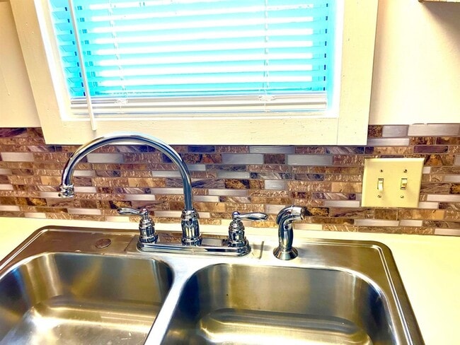 Building Photo - 708 Avenue S