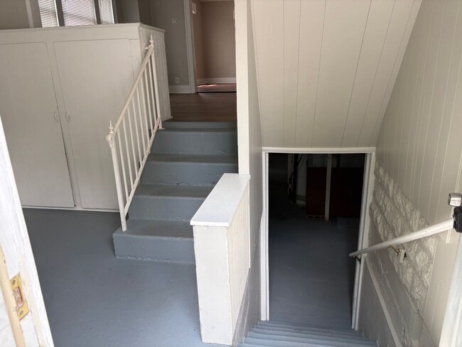 Building Photo - 3 Bedroom 1 Bath 2 Story Home