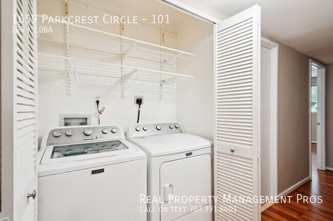 Building Photo - 1659 Parkcrest Cir