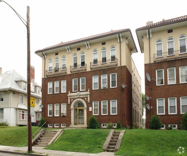 Building Photo - 24-26 Gillett St