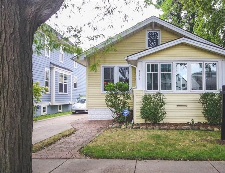 Building Photo - 1208 Emmons Ave